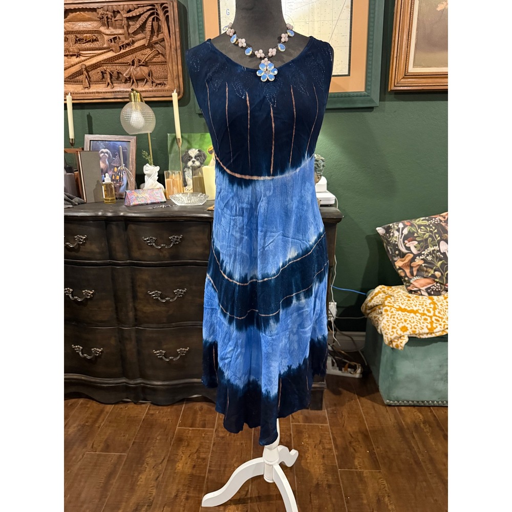 Vintage-Inspired Blue Tie-Dye Midi Dress